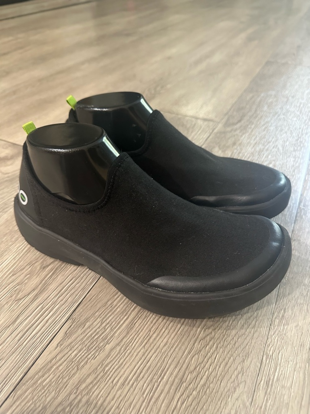 Oofos Oomg EEZEE Black Original Slip On Low Shoes Sz 9
